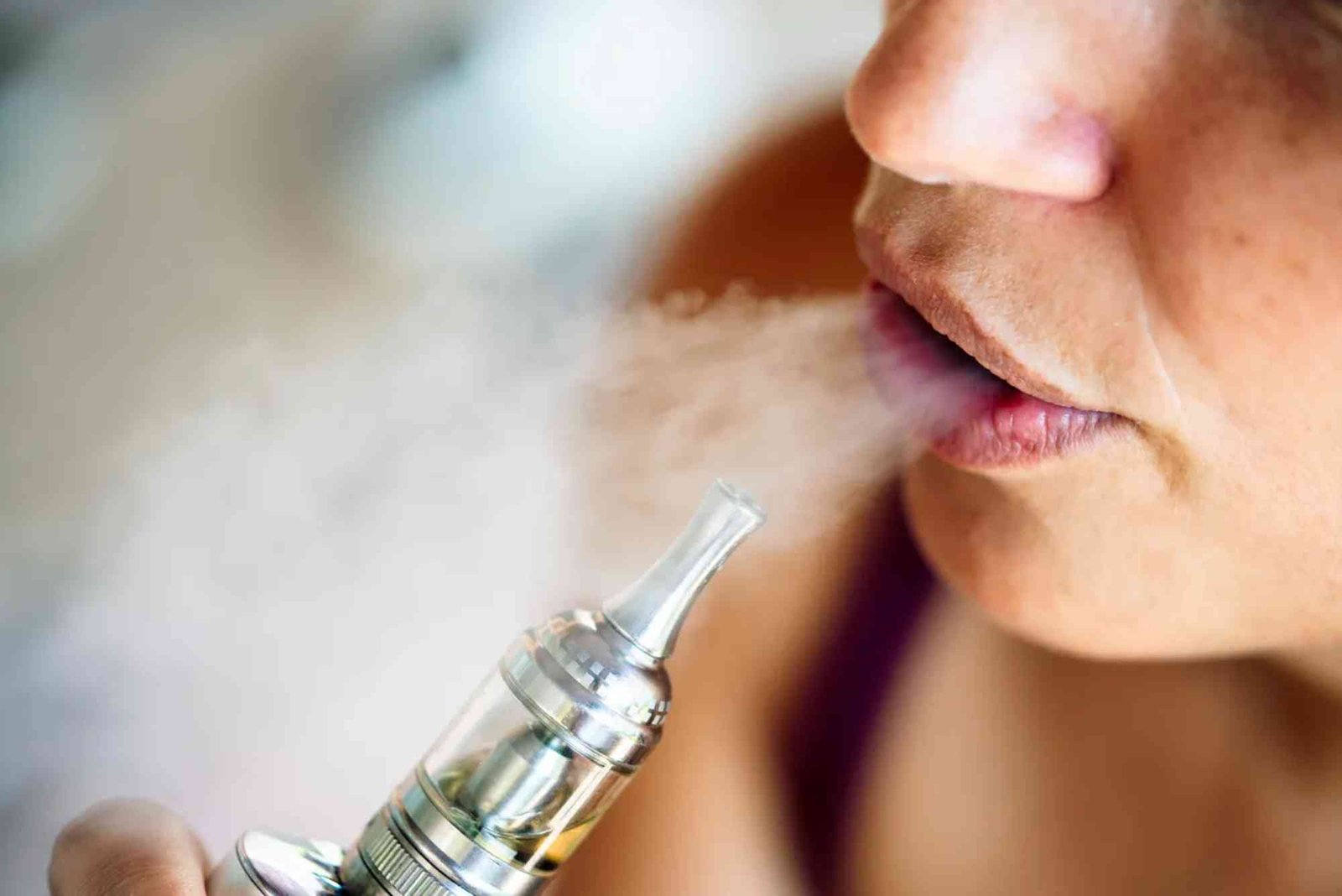 Vaping and High-End Accessories: The Role of Vape Culture in Redefining Luxury Fashion